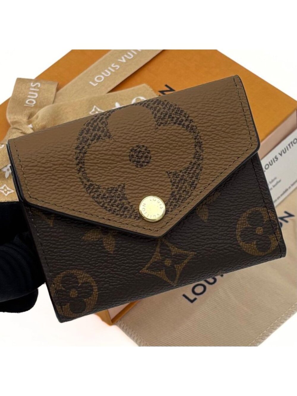 Louis Vuitton Monogram Giant Reverse Portefeuille Zoe Wallet